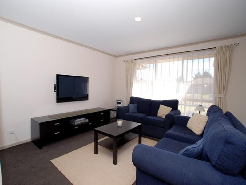 6 Maple Crescent, Hoppers Crossing VIC 3029