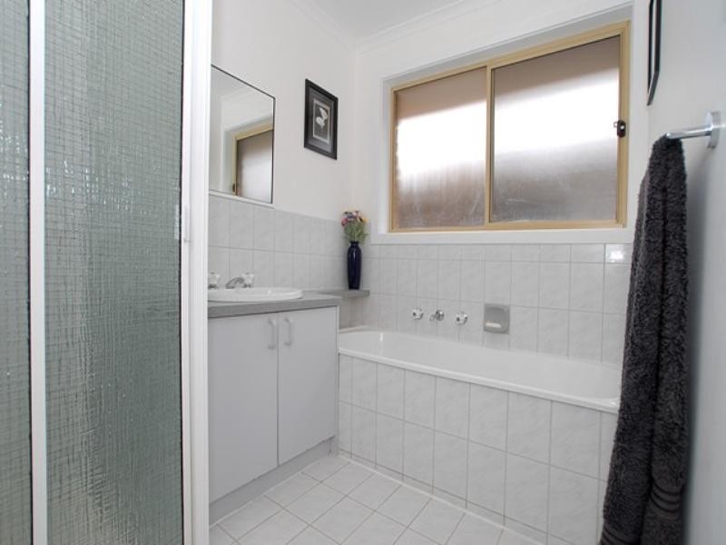 6 Maple Crescent, Hoppers Crossing VIC 3029