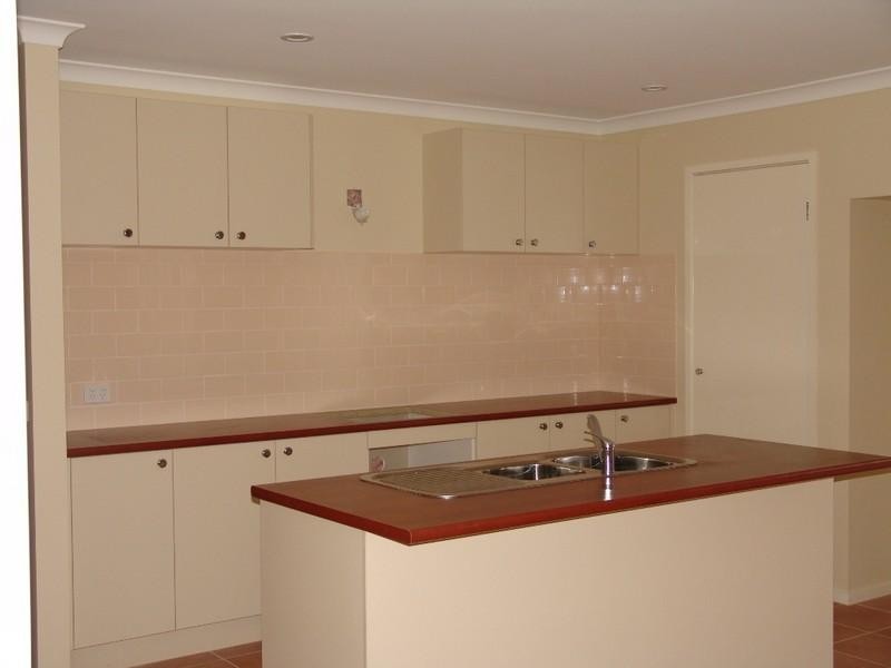 10 Grandiflora Grove, Point Cook VIC 3030