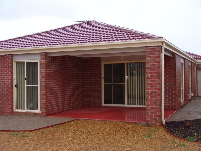 10 Grandiflora Grove, Point Cook VIC 3030