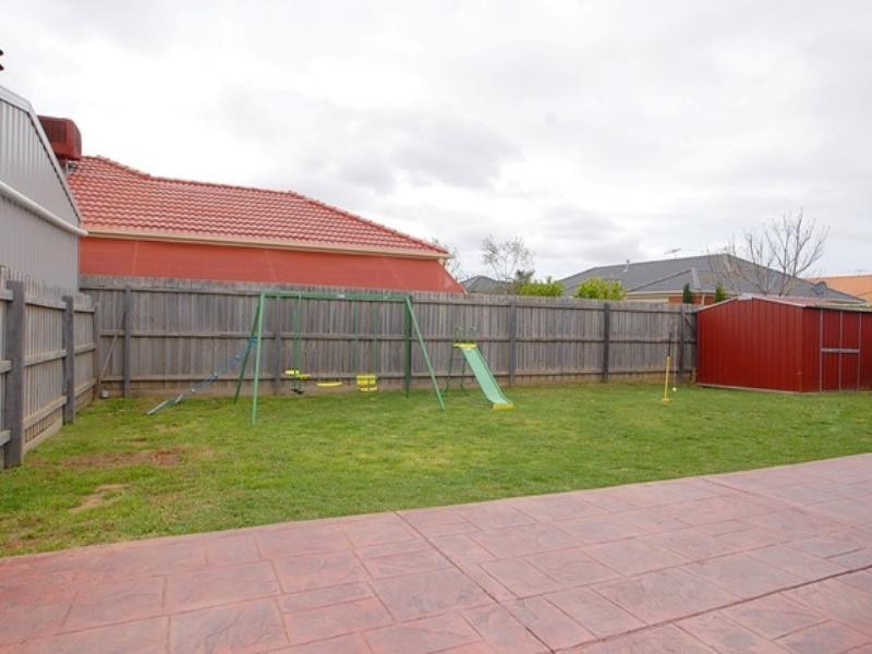 13 Mandarin Grove, Werribee VIC 3030