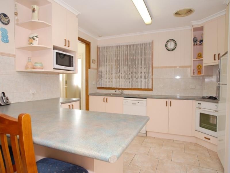 15 Barrot Avenue, Hoppers Crossing VIC 3029