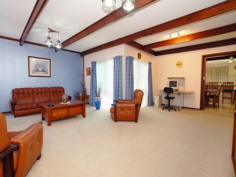 15 Barrot Avenue, Hoppers Crossing VIC 3029