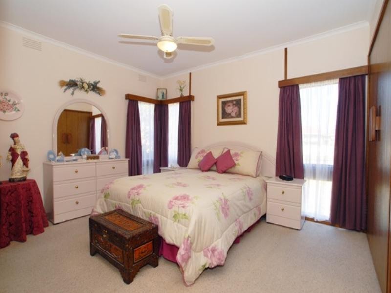 15 Barrot Avenue, Hoppers Crossing VIC 3029