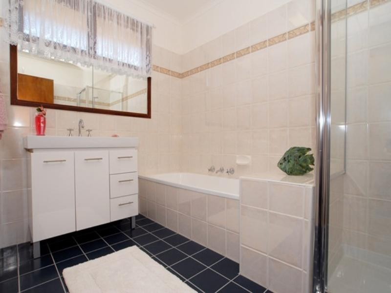 15 Barrot Avenue, Hoppers Crossing VIC 3029