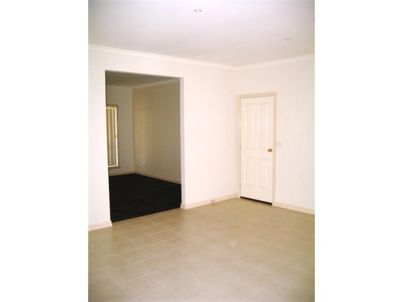 1/4 Jordyn Street, Tarneit VIC 3029