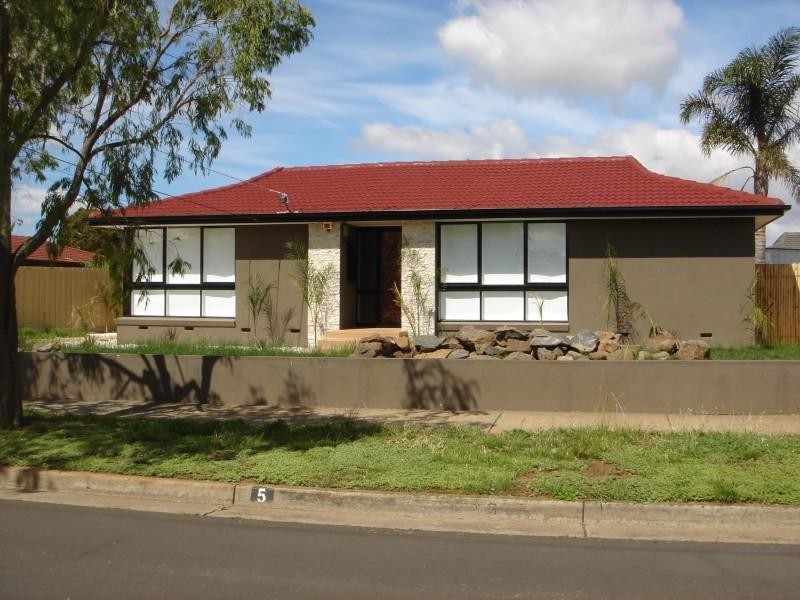 5 Glamorgan Avenue, Werribee VIC 3030