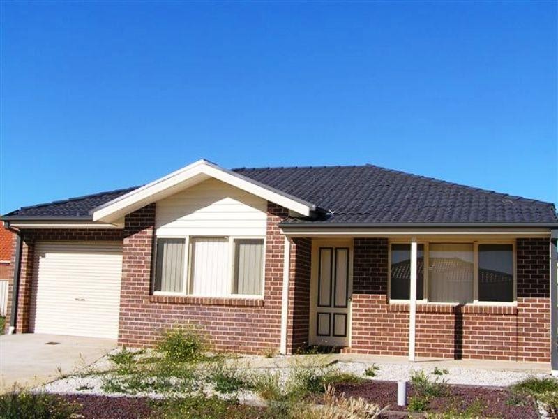 Unit 1/40 Carissa Circuit, Werribee VIC 3030