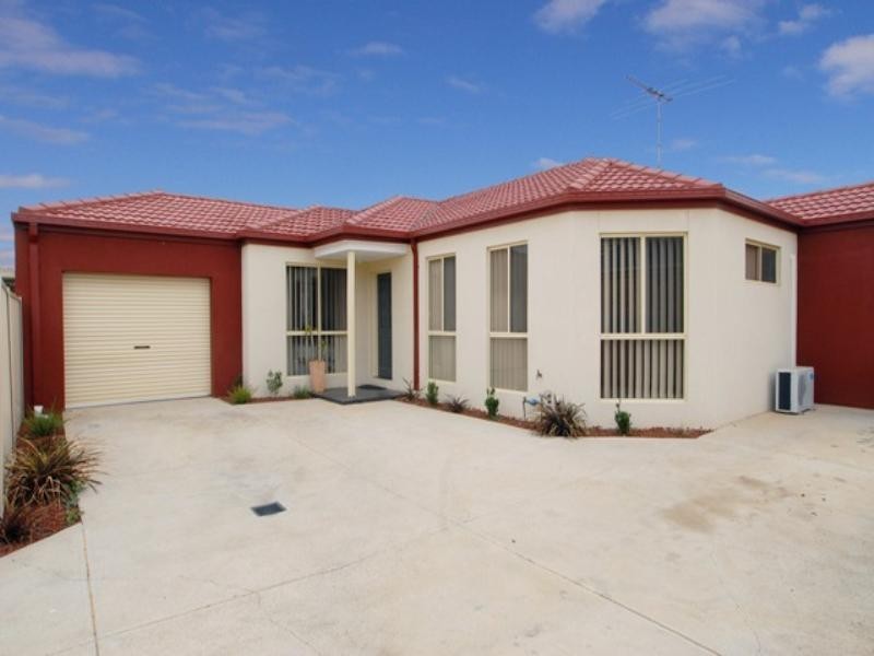 2/24 Harmony Drive, Tarneit VIC 3029