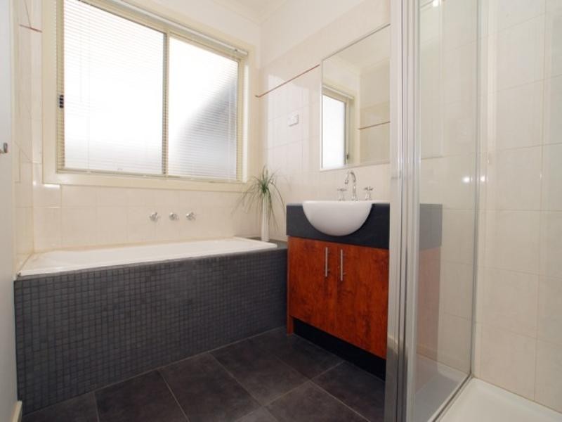 2/24 Harmony Drive, Tarneit VIC 3029