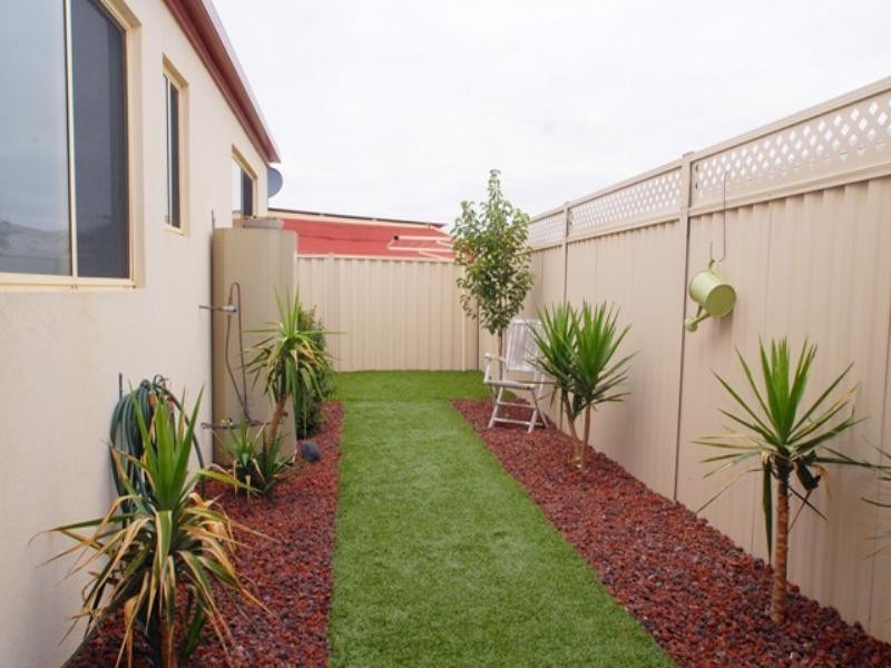 2/24 Harmony Drive, Tarneit VIC 3029