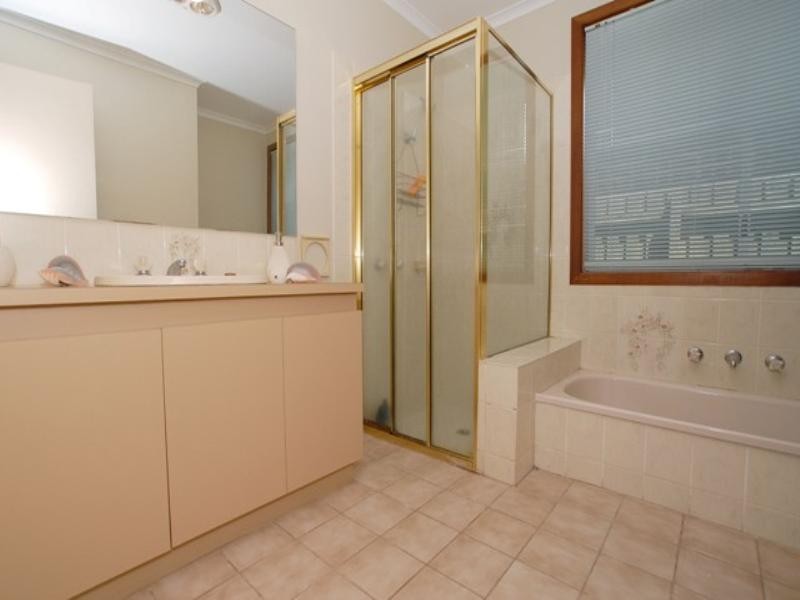 13 Investigator Grove, Altona Meadows VIC 3028