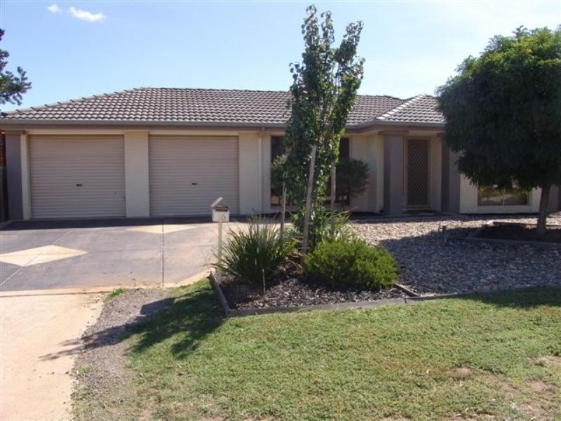 16 Gould Walk, Truganina VIC 3029