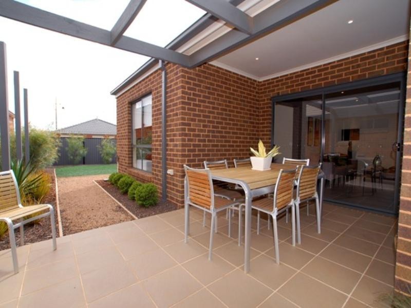 24 Hummingbird Boulevard, Tarneit VIC 3029