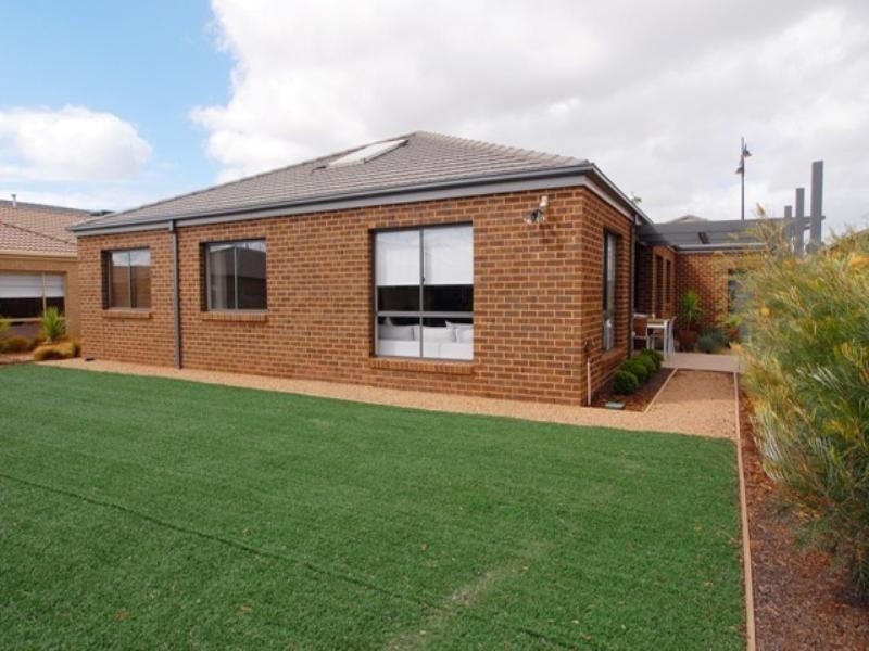 24 Hummingbird Boulevard, Tarneit VIC 3029