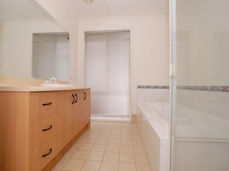 6 Woodhall Place, Tarneit VIC 3029