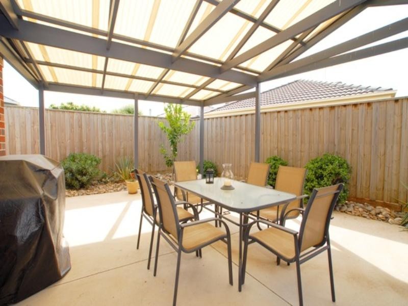 8 Cootamundra Court, Werribee VIC 3030