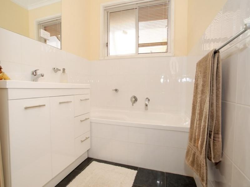 31 Barrot Avenue, Hoppers Crossing VIC 3029