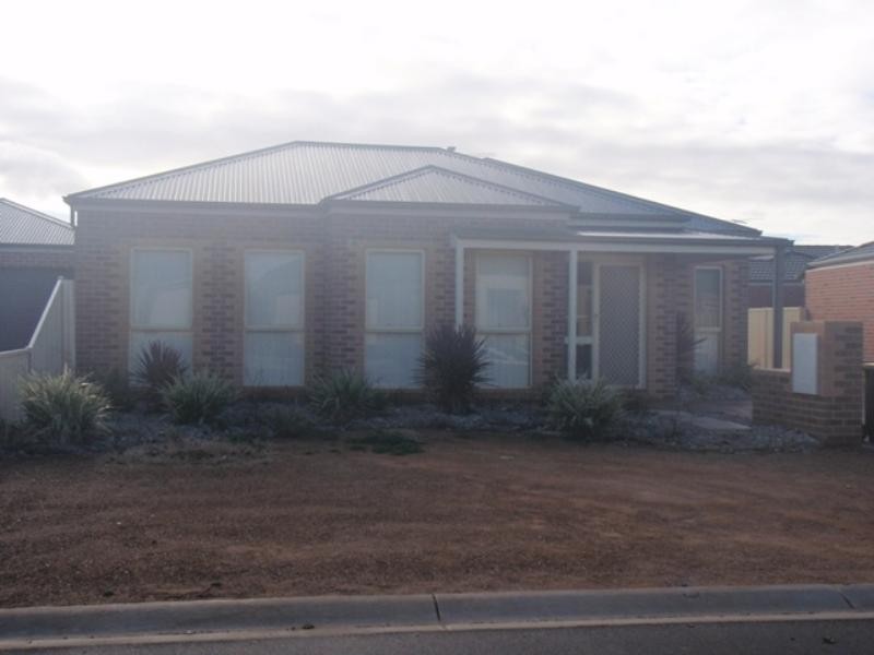 1/11 Bunya Place, Werribee VIC 3030