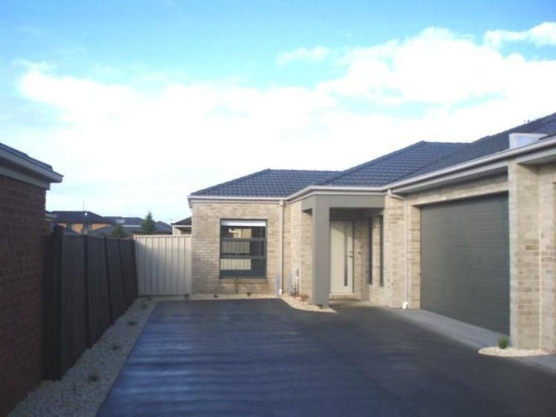 2/3 Cadiz Waters, Point Cook VIC 3030