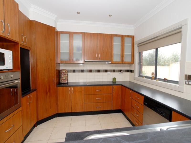 11 Treeside Drive, Tarneit VIC 3029