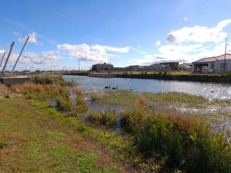 53 Waterways Boulevard, Williams Landing VIC 3027