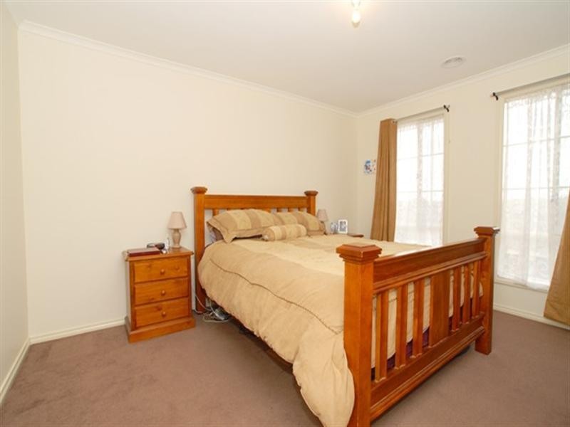 13 Solander Grove, Tarneit VIC 3029