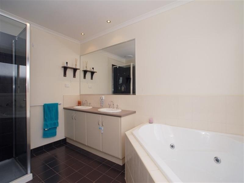 13 Solander Grove, Tarneit VIC 3029