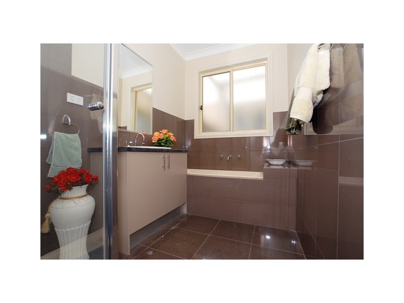 2/5 Samuel Court, Werribee VIC 3030