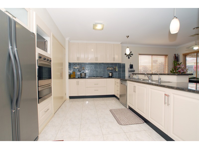 14 Flora Way, Tarneit VIC 3029