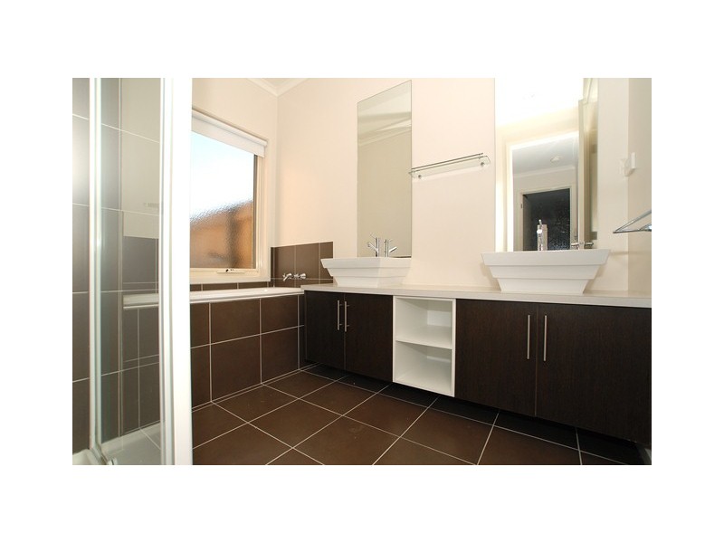 2/3 Gill Place, Hoppers Crossing VIC 3029