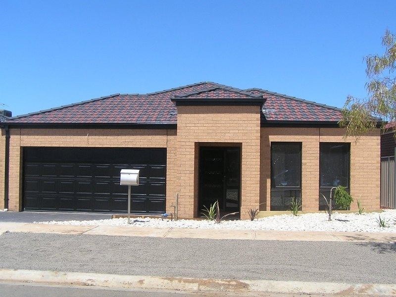 24 Bradman Avenue, Tarneit VIC 3029