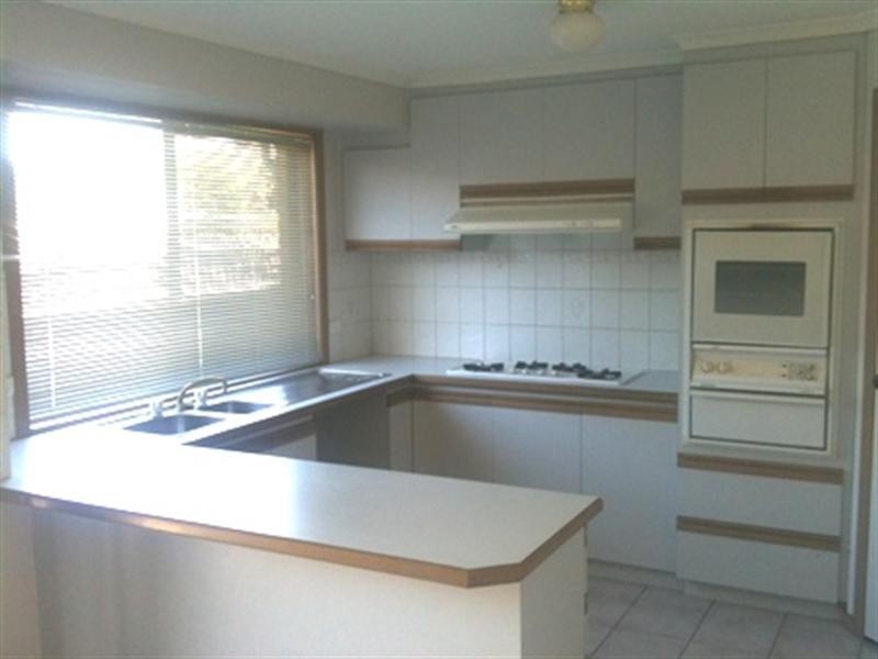 24 Kathleen Crescent, Hoppers Crossing VIC 3029