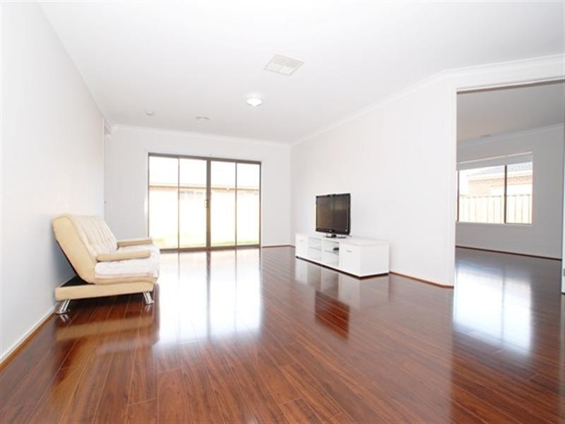 24 Amsterdam Avenue, Tarneit VIC 3029