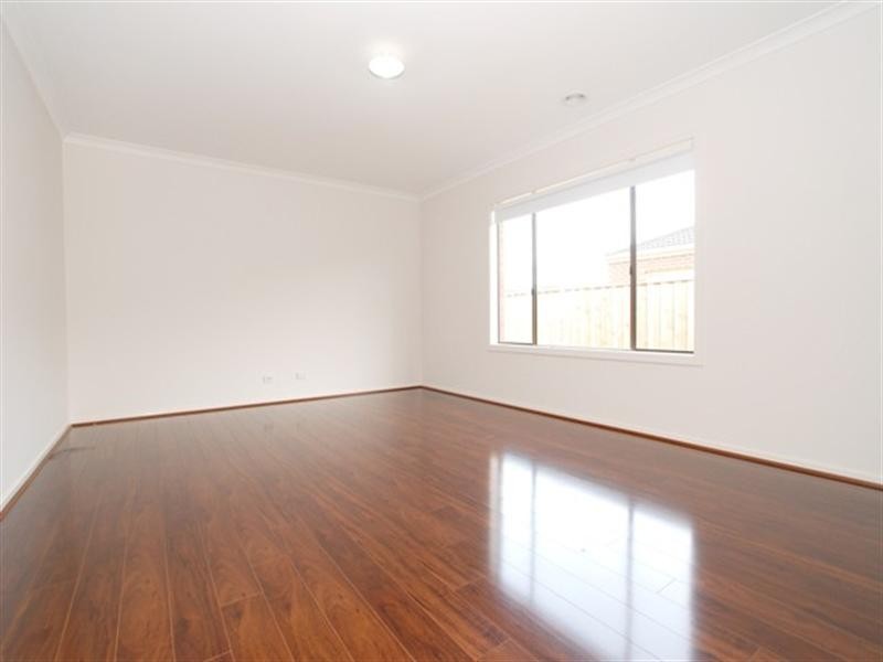 24 Amsterdam Avenue, Tarneit VIC 3029