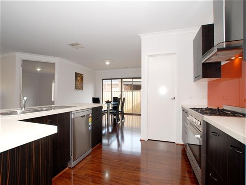 24 Amsterdam Avenue, Tarneit VIC 3029