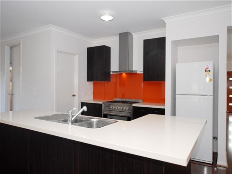 24 Amsterdam Avenue, Tarneit VIC 3029