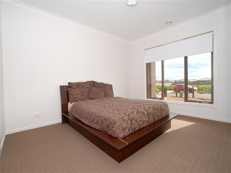 24 Amsterdam Avenue, Tarneit VIC 3029
