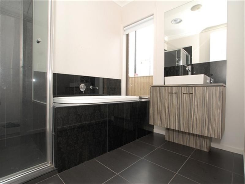 24 Amsterdam Avenue, Tarneit VIC 3029