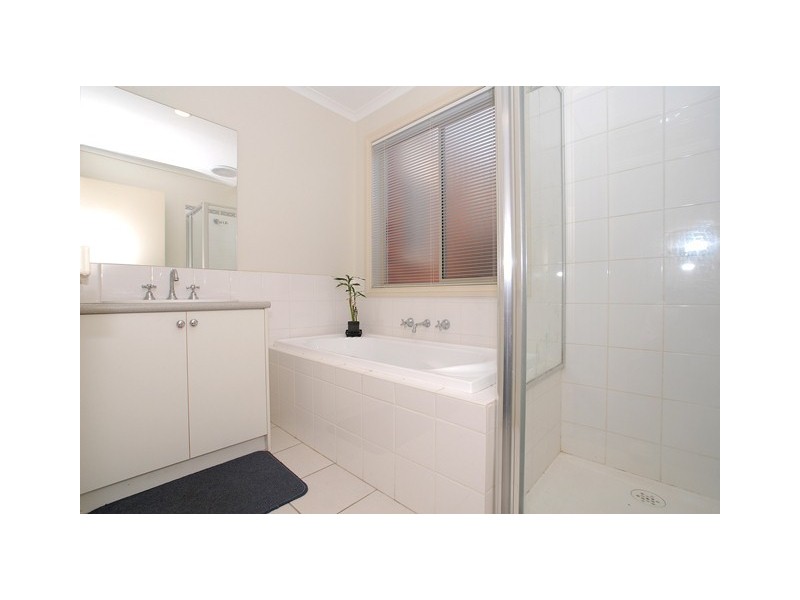 3 Amethyst Place, Werribee VIC 3030