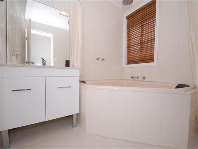 4 Barklya Court, Hoppers Crossing VIC 3029