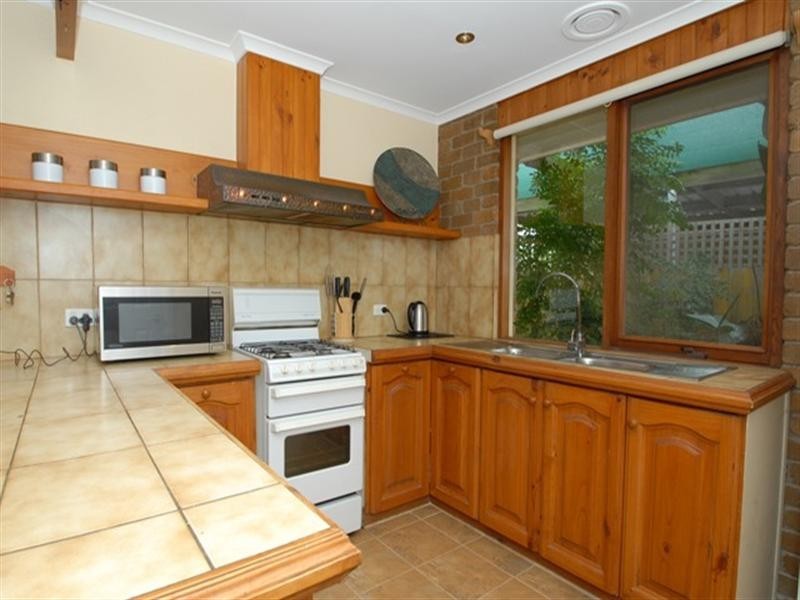 15 Raleigh Court, Werribee VIC 3030