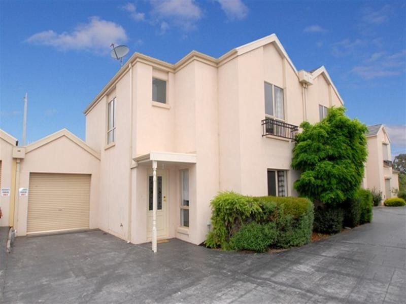 2/8-10 Coop Street, Werribee VIC 3030