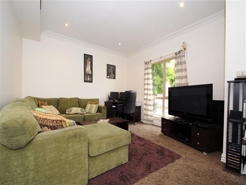 2/8-10 Coop Street, Werribee VIC 3030