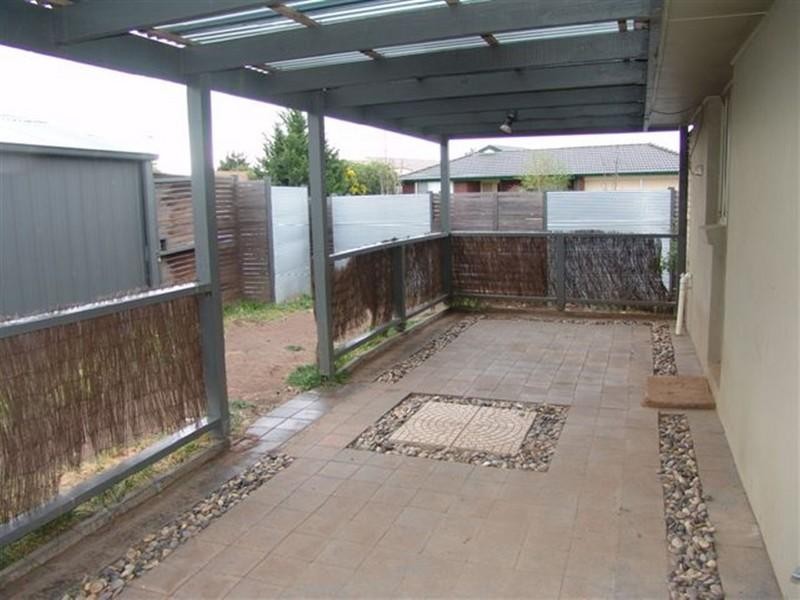 2 Trent Close, Werribee VIC 3030