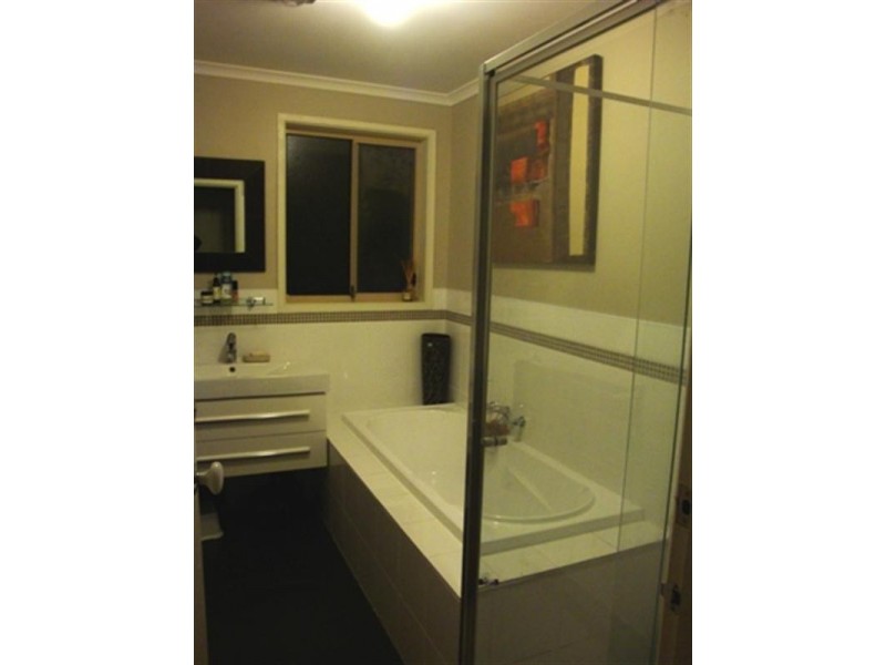 19 Thames Boulevard, Werribee VIC 3030