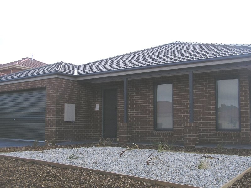 16 Oliver Place, Point Cook VIC 3030