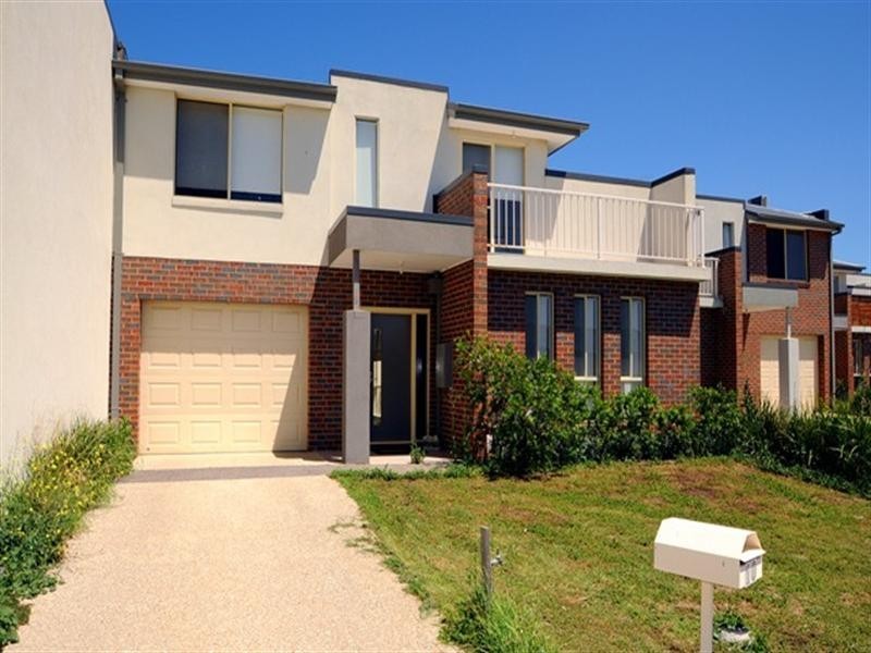 10 East Cornhill Drive, Point Cook VIC 3030