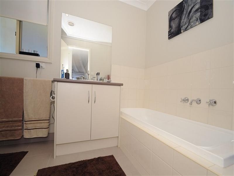 10 East Cornhill Drive, Point Cook VIC 3030