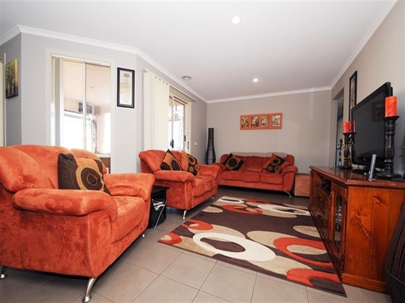 1 Coombes Court, Point Cook VIC 3030